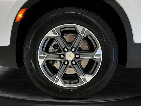 Used 2025 Chevrolet Blazer LT AWD/4WD image 32