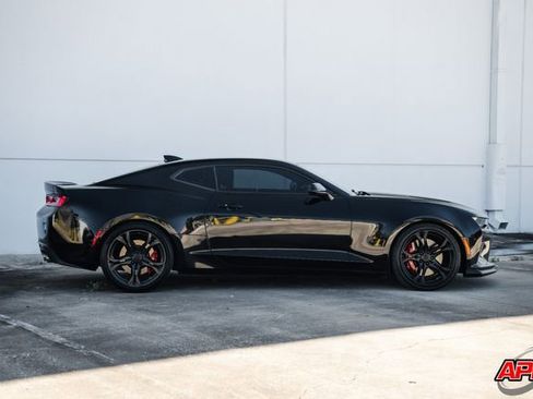 Used 2018 Chevrolet Camaro SS image 13