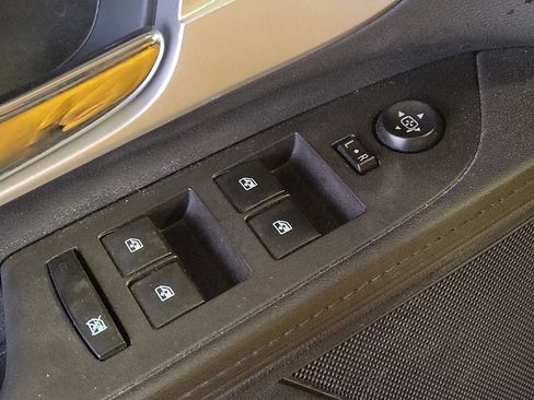 Used 2017 Chevrolet Equinox Premier w/ Enhanced Convenience Package image 27