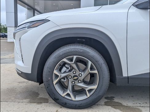 New 2026 Chevrolet Trax LT w/ Sunroof Package FWD image 10