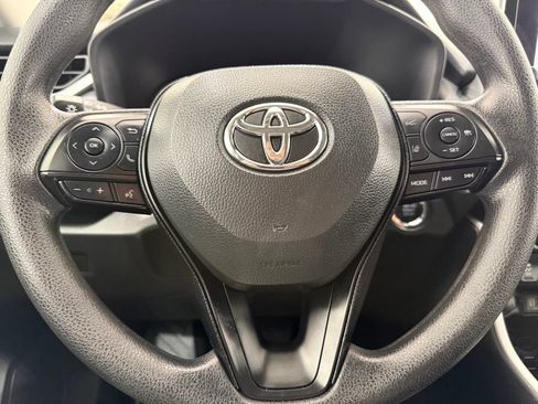 Used 2025 Toyota RAV4 XLE FWD image 40