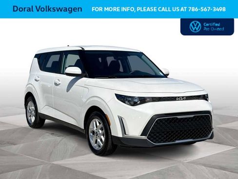 Used 2025 Kia Soul LX image 2