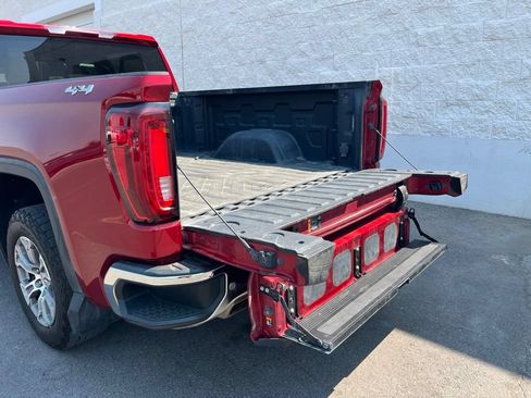 Used 2022 GMC Sierra 1500 SLT w/ Driver Alert Package II AWD/4WD image 34
