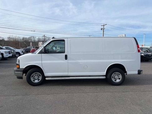 Used 2025 Chevrolet Express 2500 w/ Driver Convenience Package RWD image 4