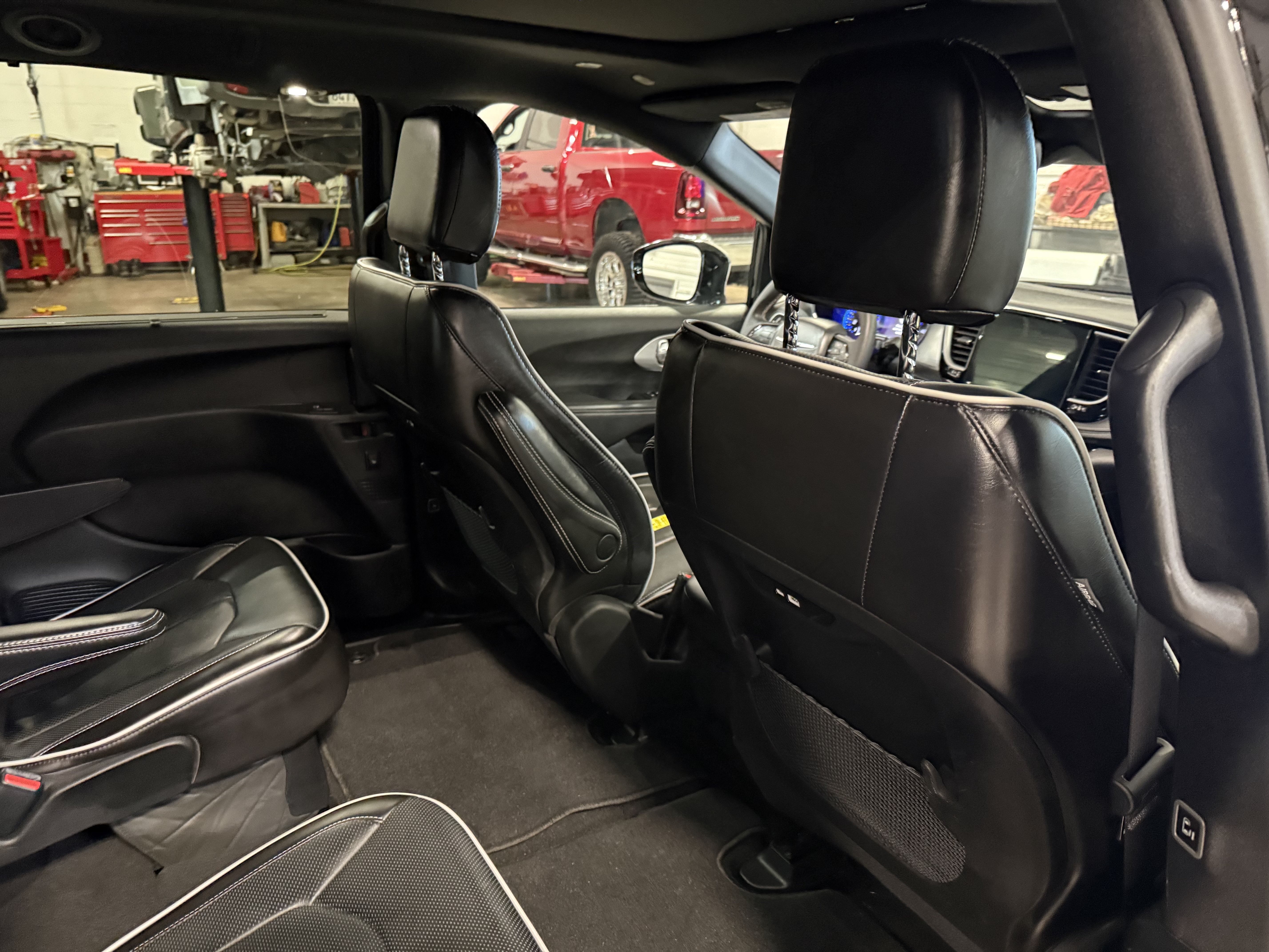 Certified 2025 Chrysler Pacifica Limited AWD/4WD image 14