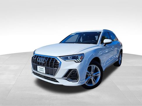 Certified 2023 Audi Q3 2.0T Premium w/ Convenience Package image 3