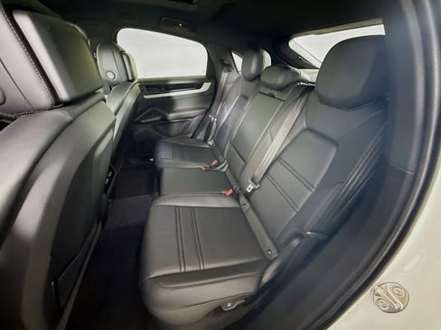 Certified 2025 Porsche Cayenne Coupe AWD/4WD image 16