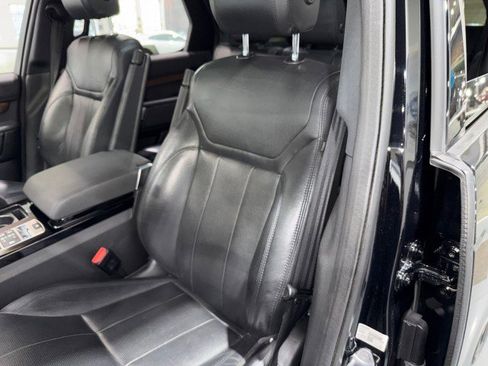 Used 2018 Land Rover Discovery HSE image 46