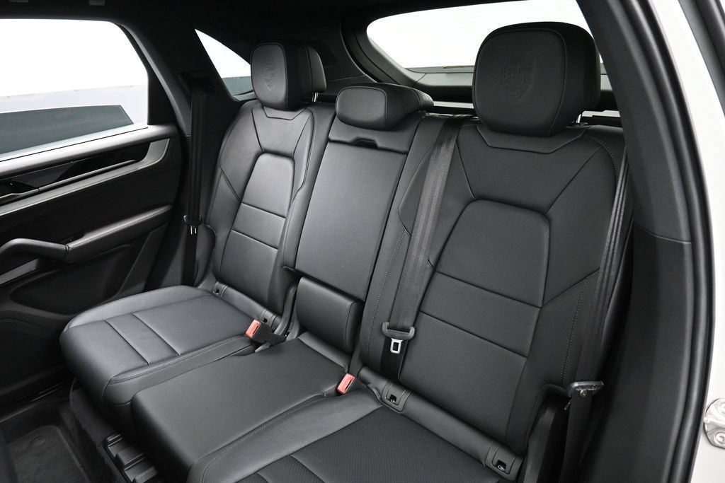 Certified 2026 Porsche Cayenne E-Hybrid AWD/4WD image 24
