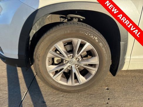 Used 2015 Toyota Highlander XLE image 10