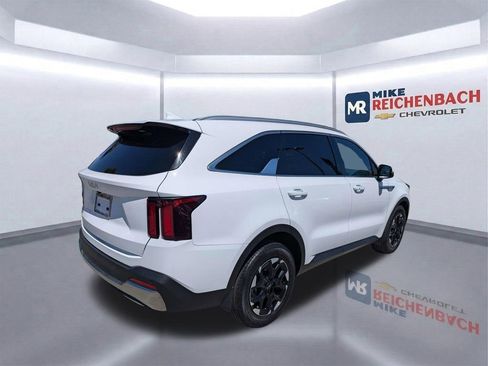 Used 2025 Kia Sorento S w/ Panoramic Sunroof Package FWD image 4