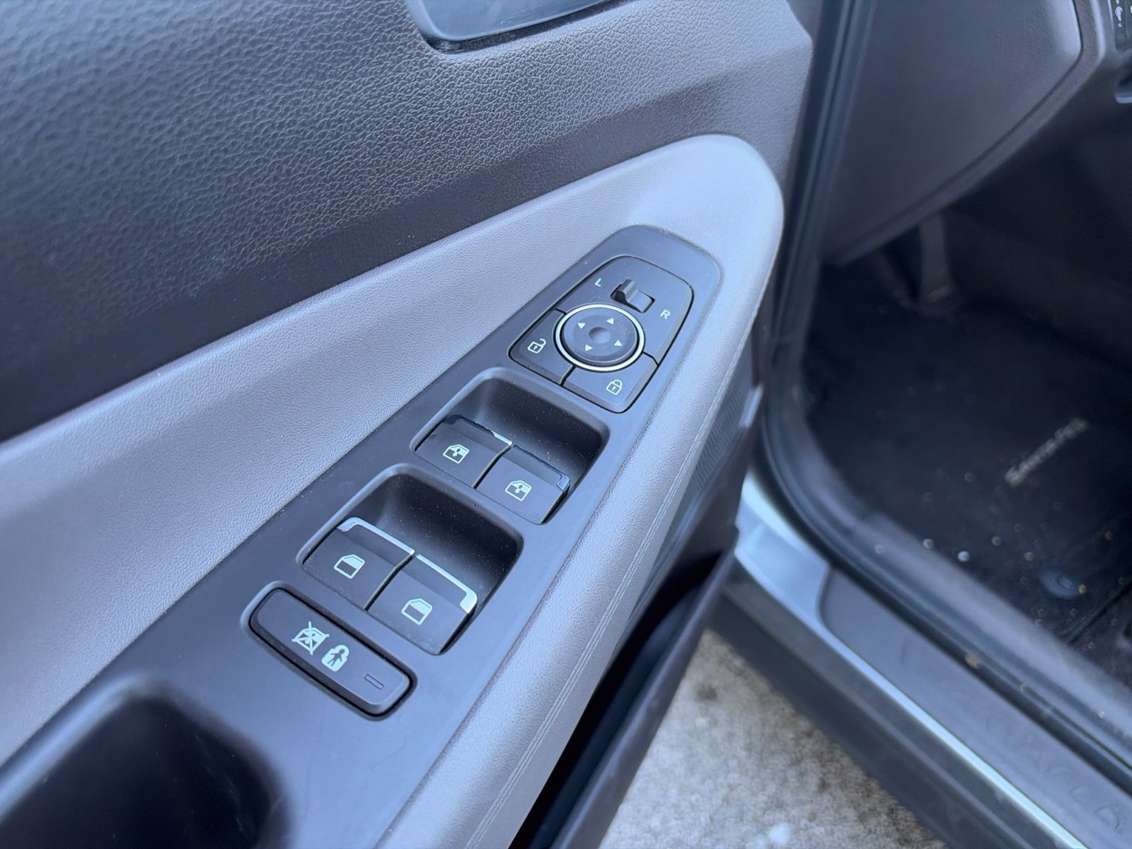 Used 2019 Hyundai Santa Fe SEL FWD image 26