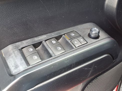 Used 2020 Toyota Tacoma SR AWD/4WD image 15