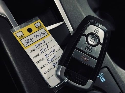 Used 2025 Ford Bronco Sport Badlands image 40