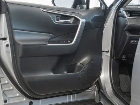 Used 2025 Toyota RAV4 XLE image 37