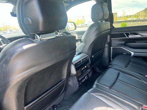 Used 2024 Jeep Wagoneer L Series II w/ Flexible Seating Group image 10