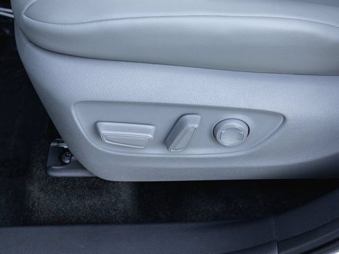 Certified 2026 Toyota Highlander XLE AWD/4WD image 12