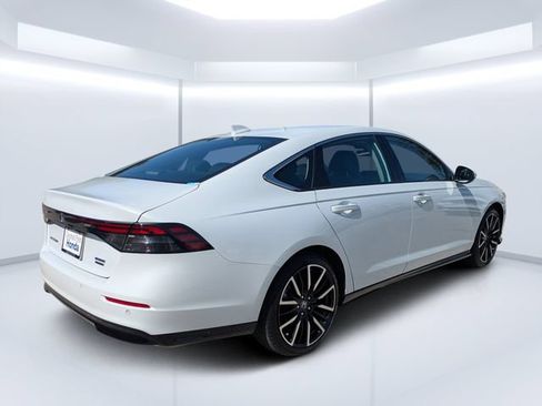 Used 2023 Honda Accord Touring image 3