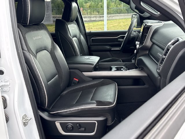 Used 2025 RAM 1500 Laramie AWD/4WD image 24