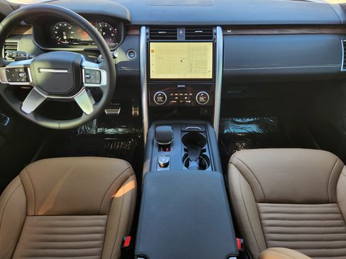 Used 2024 Land Rover Discovery Dynamic SE image 30