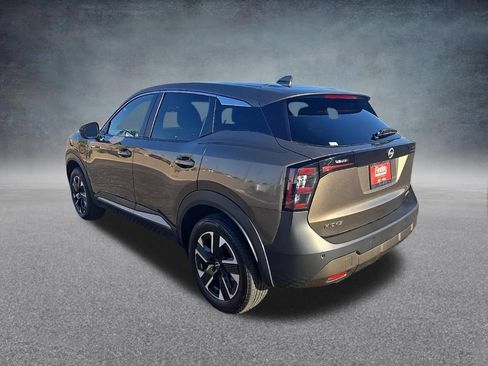 Used 2025 Nissan Kicks SV AWD/4WD image 6