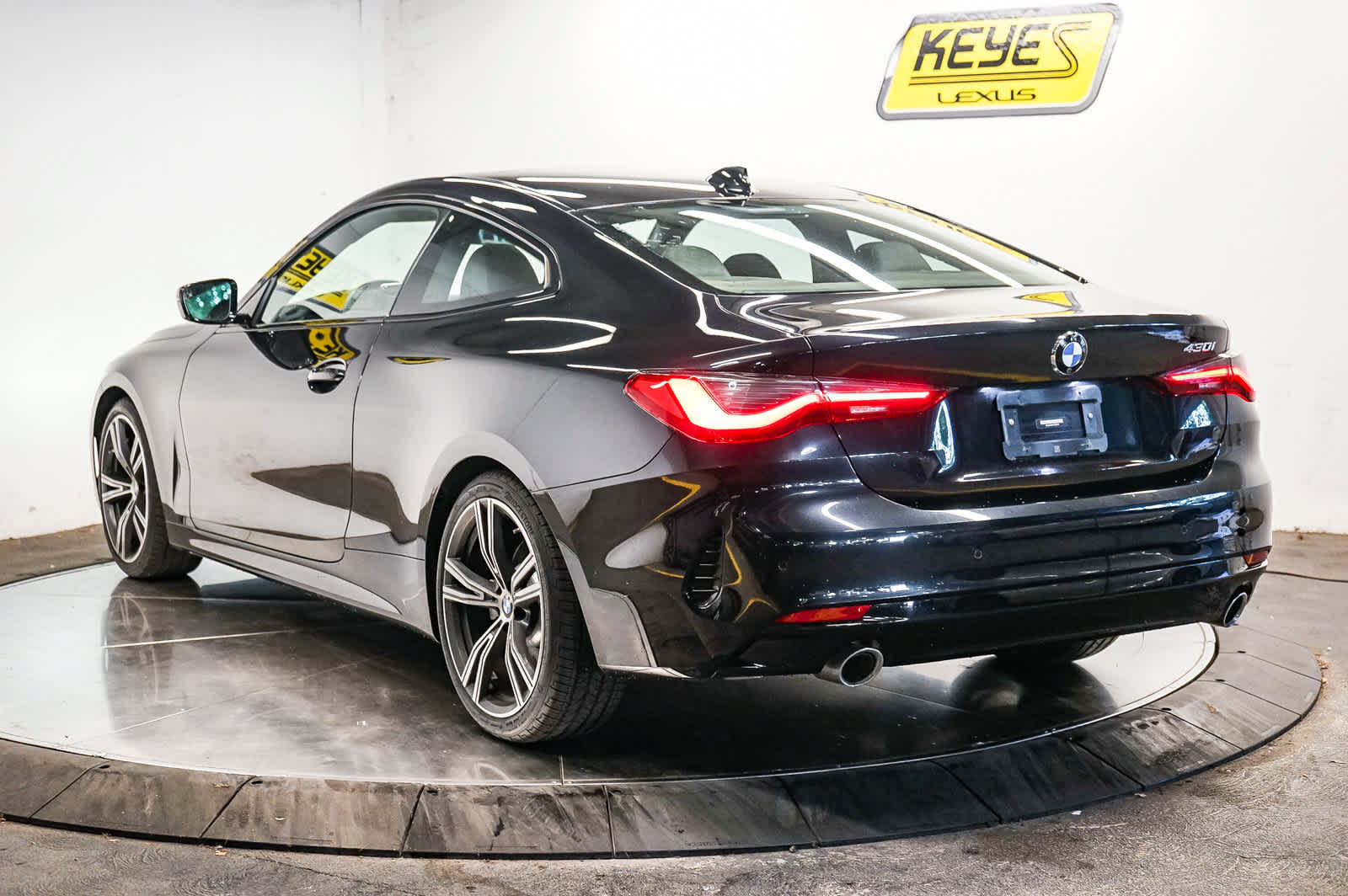 Used 2023 BMW 430i Coupe w/ Convenience Package RWD image 8
