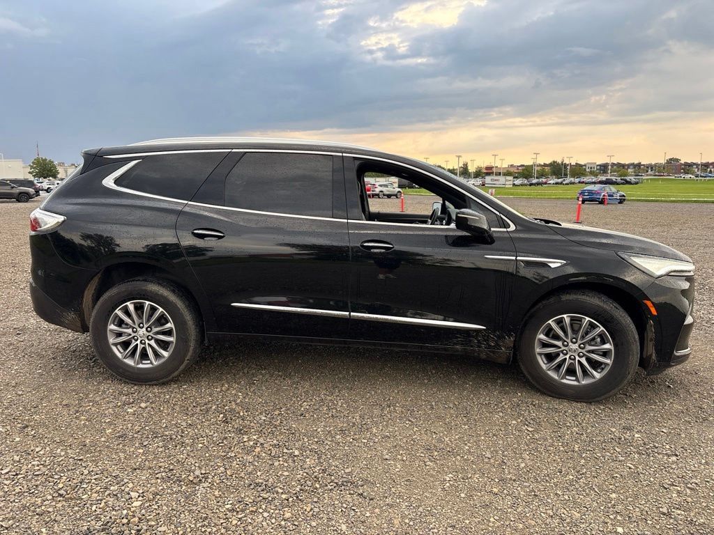 Used 2024 Buick Enclave Essence w/ Sound and Sites Package AWD/4WD image 12