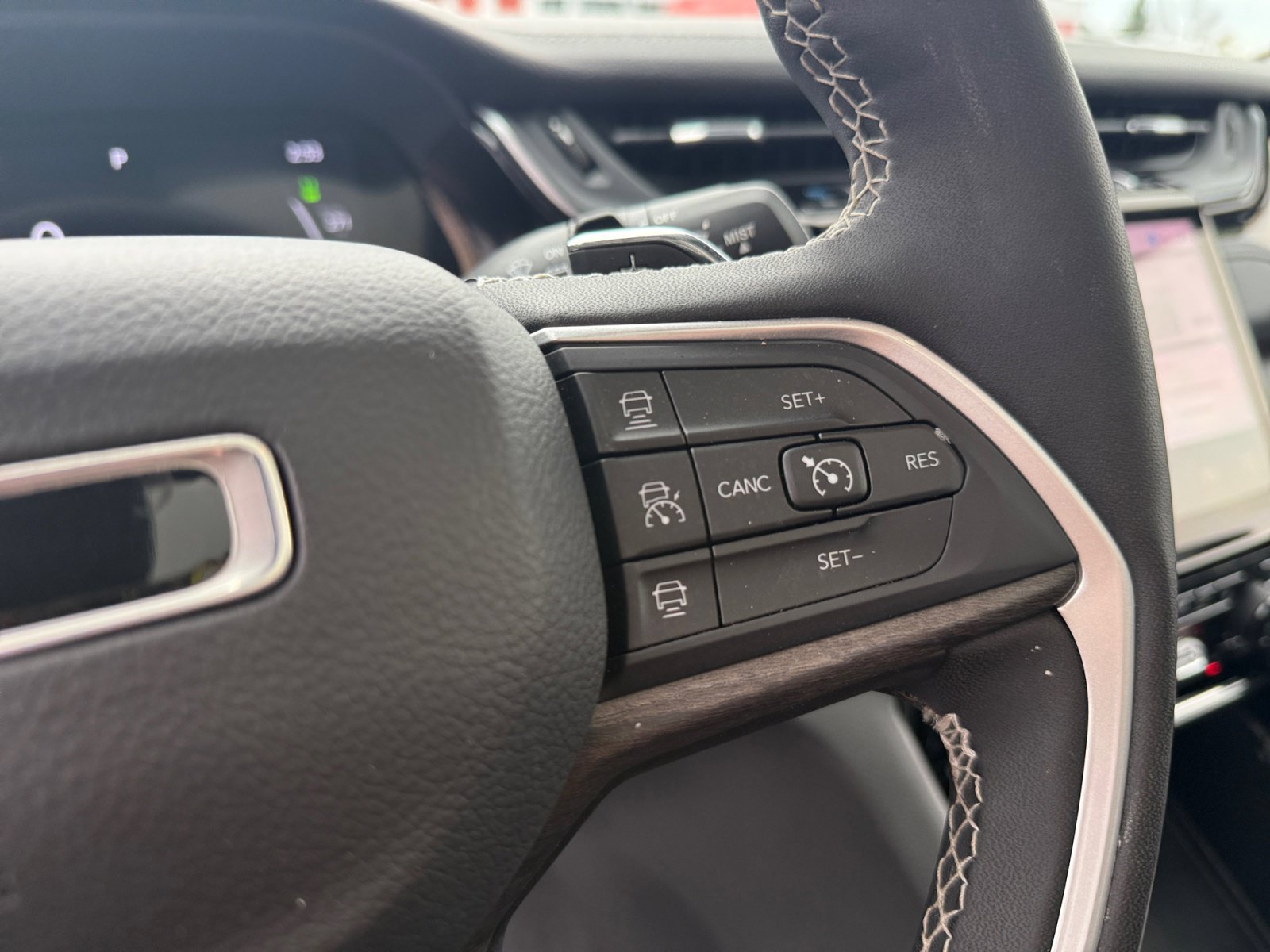 Used 2023 Jeep Grand Cherokee 4WD 4xe w/ Luxury Tech Group II image 25