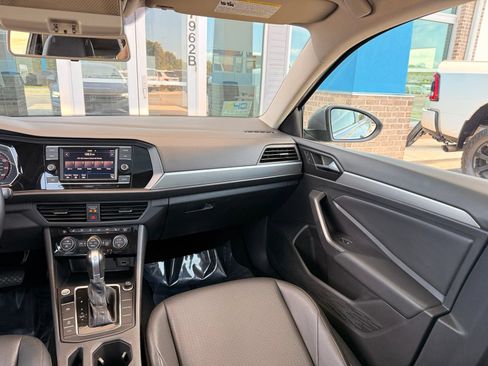 Used 2019 Volkswagen Jetta SE FWD image 24