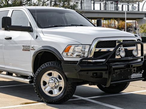 Used 2018 RAM 2500 Tradesman w/ Chrome Appearance Group image 9