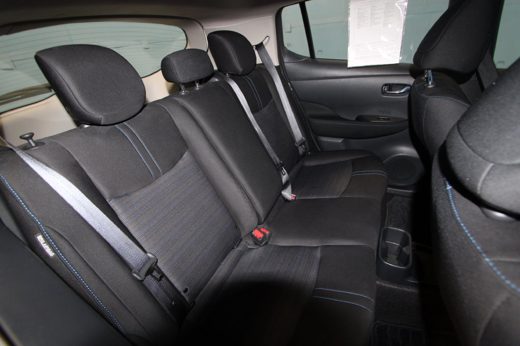 Used 2025 Nissan Leaf S FWD image 21