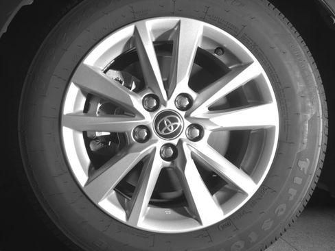 Used 2025 Toyota Camry LE FWD image 12