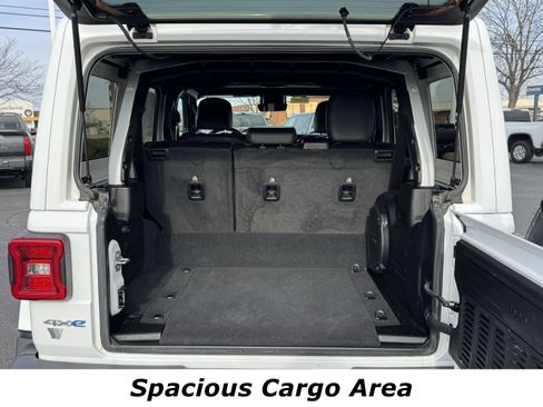 Used 2021 Jeep Wrangler Unlimited Sahara w/ Cold Weather Group image 13