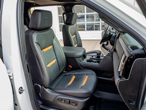 Used 2024 GMC Sierra 1500 AT4 w/ Technology Package image 31