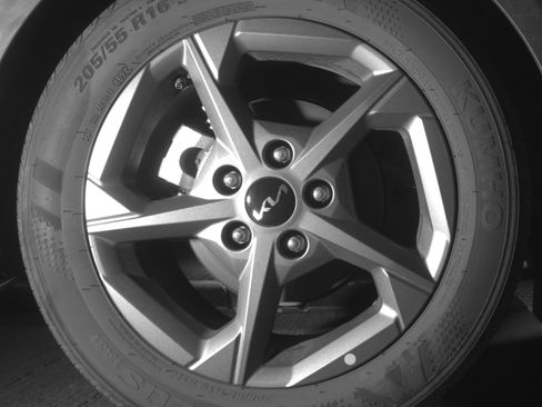 Used 2025 Kia K4 LXS image 15