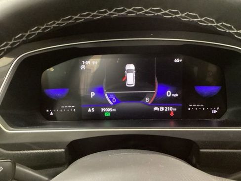 Certified 2024 Volkswagen Tiguan SE image 8