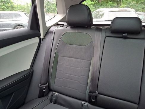 Certified 2025 Volkswagen Taos SE AWD/4WD image 18