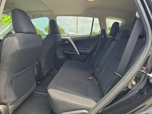 Used 2018 Toyota RAV4 XLE AWD/4WD image 13