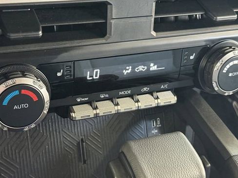 Used 2025 Toyota Tacoma TRD Sport AWD/4WD image 24