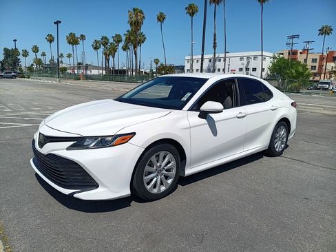 Used 2018 Toyota Camry LE FWD image 3
