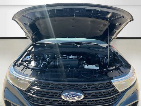 Used 2024 Ford Explorer XLT AWD/4WD image 30
