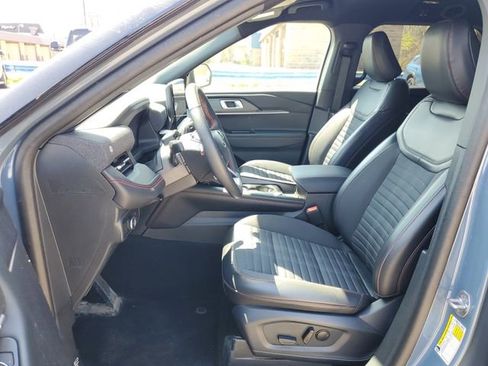 Used 2025 Ford Explorer ST-Line w/ ST-Line Street Pack AWD/4WD image 16