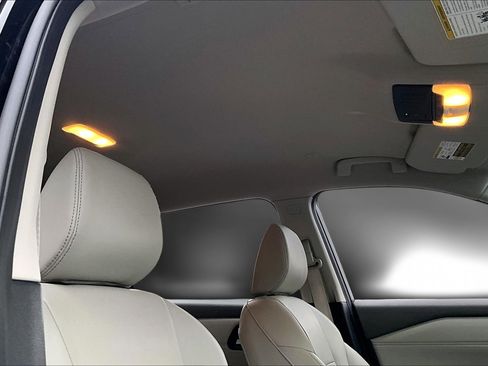 Used 2024 Nissan Rogue SL image 25