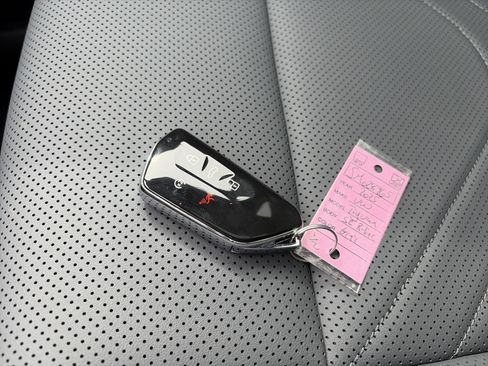 Used 2025 Volkswagen Tiguan SE R-Line image 46