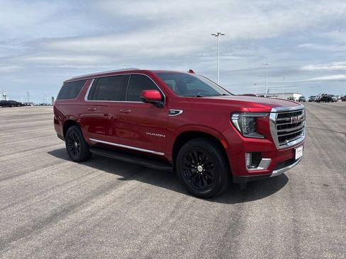 Used 2022 GMC Yukon XL SLT w/ SLT Luxury Package AWD/4WD image 3