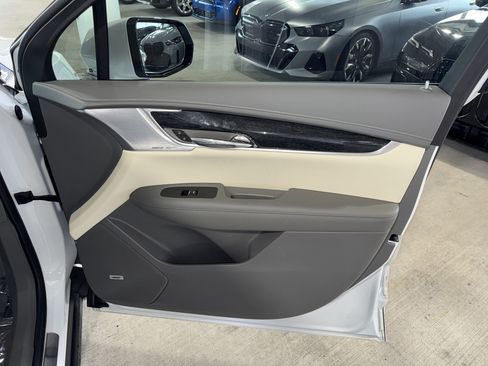 Used 2023 Cadillac XT6 Premium Luxury AWD/4WD image 9