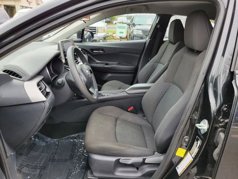 Used 2020 Toyota C-HR LE image 2