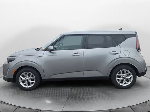 Used 2024 Kia Soul LX w/ LX Technology Package FWD image 2