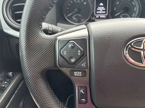 Used 2022 Toyota Tacoma TRD Off-Road AWD/4WD image 21