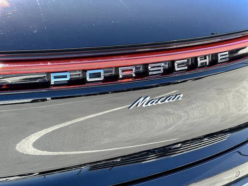 Certified 2026 Porsche Macan AWD/4WD image 27